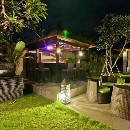 Villa Mahkota 塞米亚克 外观 照片