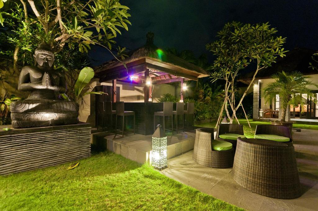 Villa Mahkota 塞米亚克 外观 照片