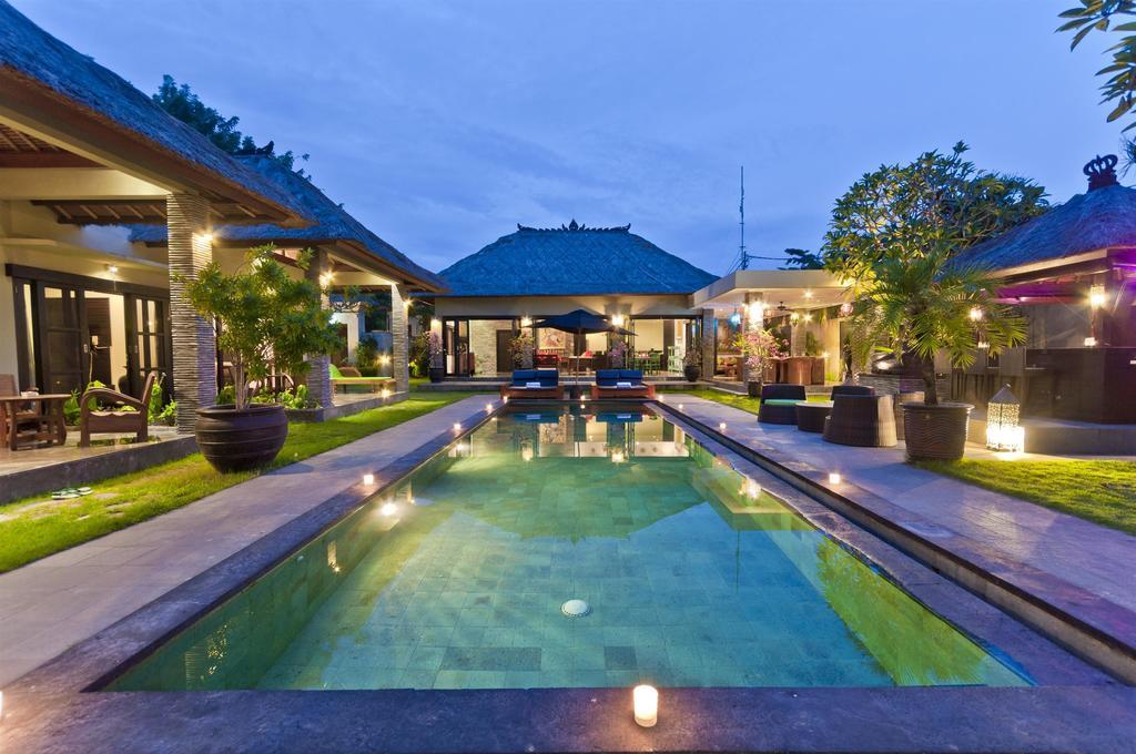 Villa Mahkota 塞米亚克 外观 照片