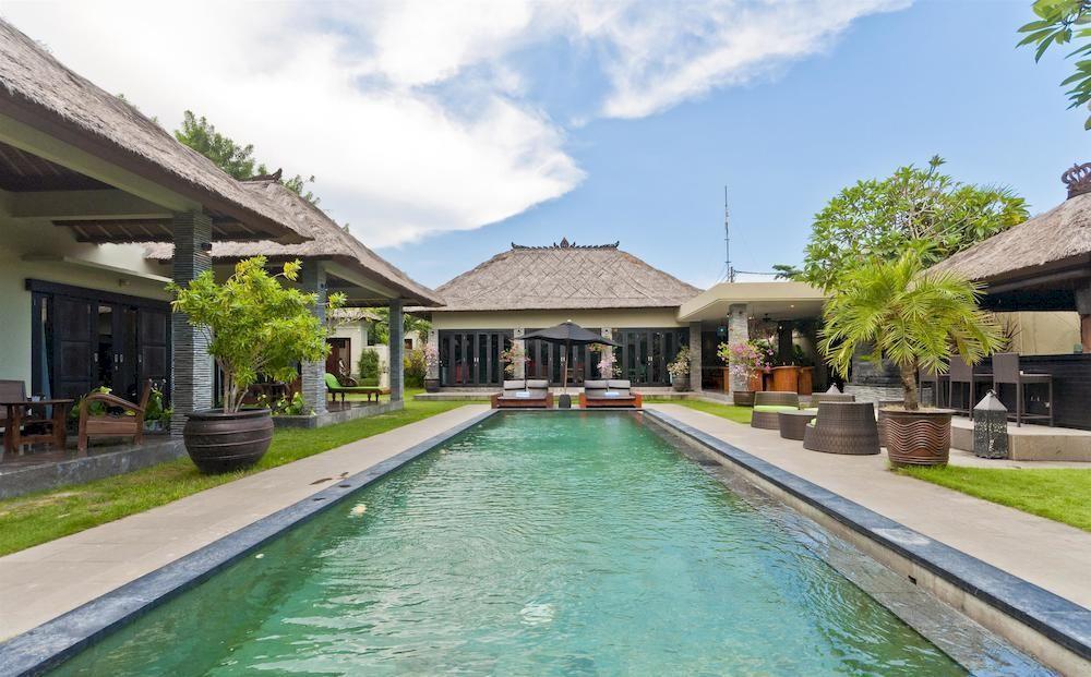 Villa Mahkota 塞米亚克 外观 照片