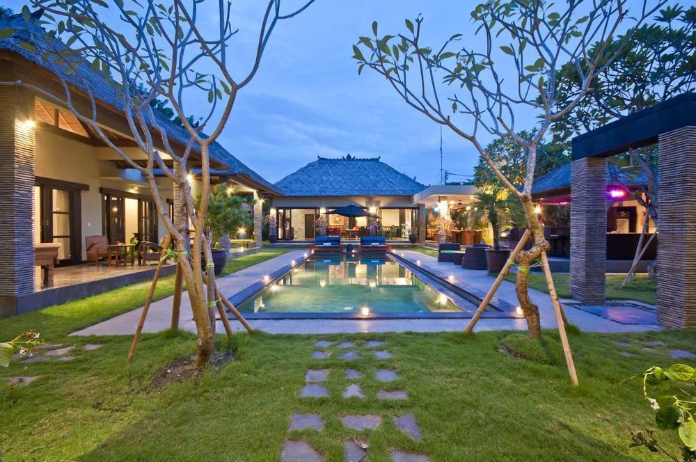 Villa Mahkota 塞米亚克 外观 照片