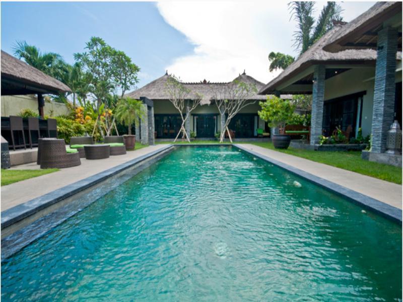Villa Mahkota 塞米亚克 外观 照片